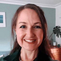 Ms Claire Harvey