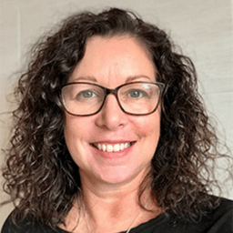 Ms Amanda McCue
